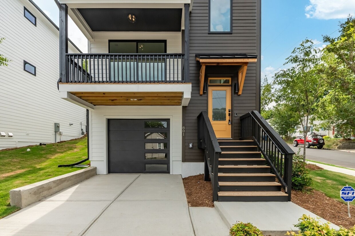Sophisticated 3-Bedroom Home on a Corner Lot - Sophisticated 3-Bedroom Home on a Corner Lot