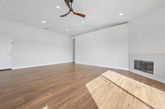 Building Photo - 81375 Paludosa Dr