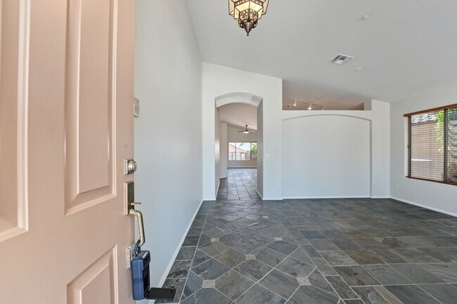 Building Photo - 10279 E Hillery Dr