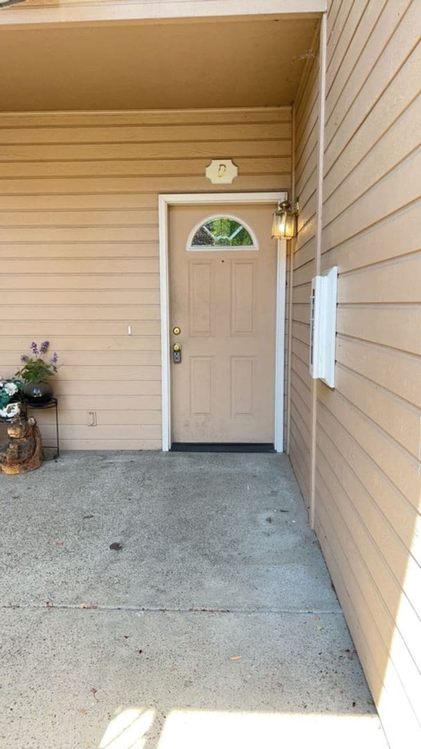 Building Photo - 3 Bedroom 2 Bath Downstairs Apartment