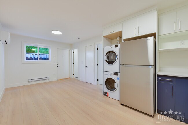 Photo du bâtiment - Brand New 1-Bedroom Coach House in North Delta – Private Freestanding Home with Utilities Included