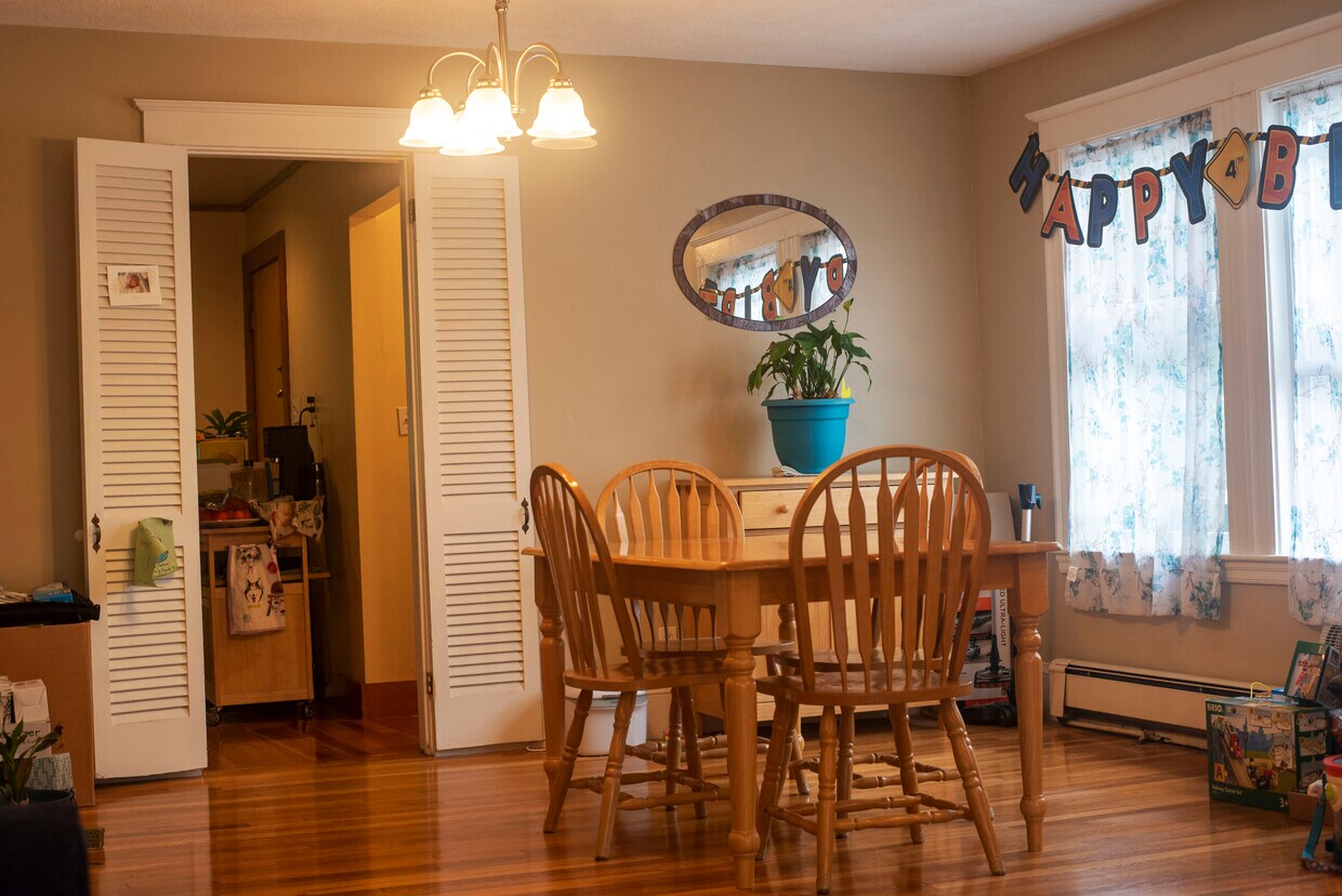 Dining Room - 7 Oriole St