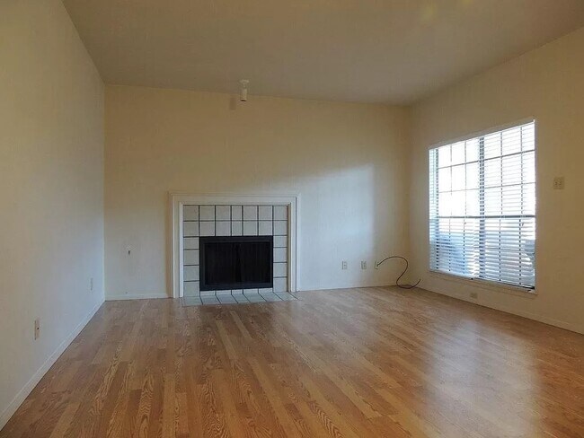Building Photo - 3110 Devonshire Dr