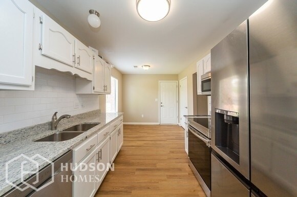 Building Photo - SELF TOUR NOW! - 5402 Kindle Creek Dr, Mem...