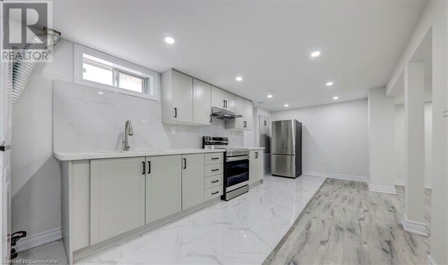 Building Photo - 951 Essa Crescent