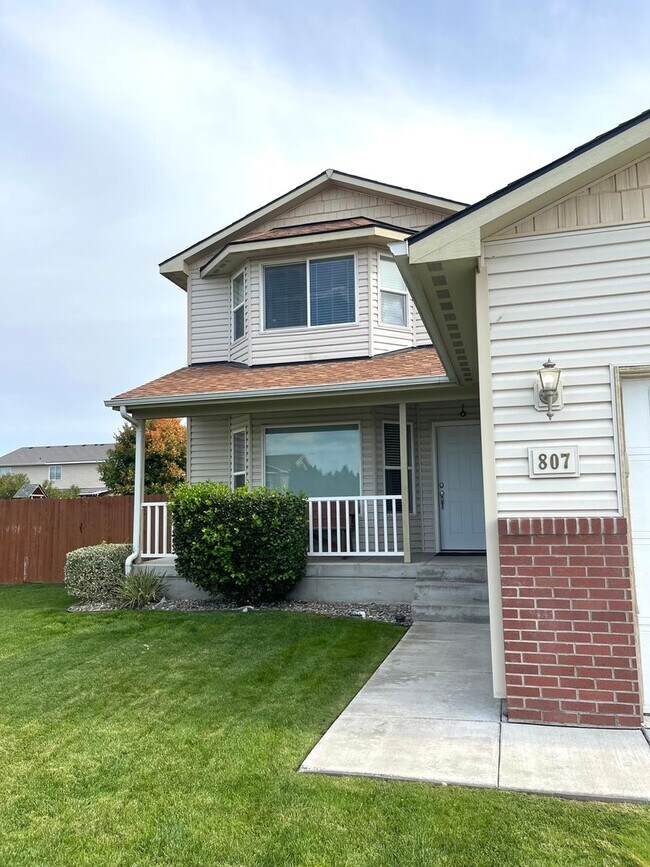 Foto del edificio - Very Spacious Four Bedroom Home in Pasco!