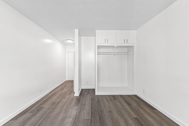 Building Photo - 5005 August St