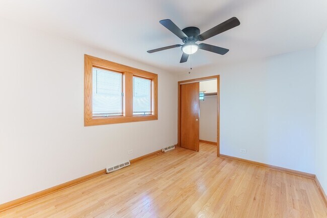 Foto del edificio - 6210 W 64th St