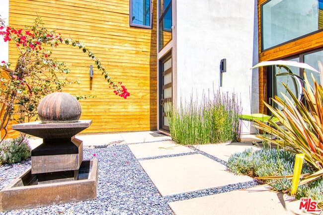 Building Photo - 2345 27th St