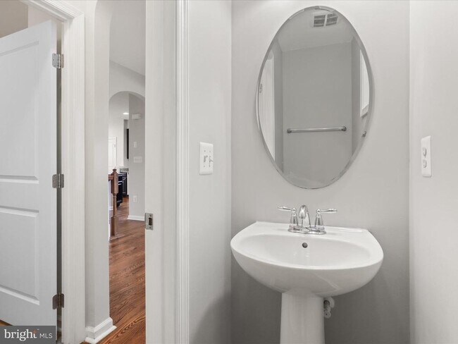 Foto del edificio - 41639 Adamson Dr
