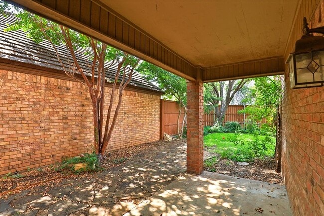 Building Photo - 30 Courtyard Ln