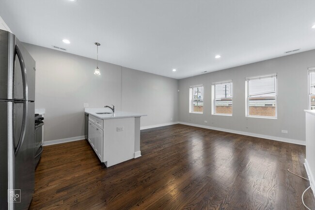 Foto del edificio - 2431 W 24th St