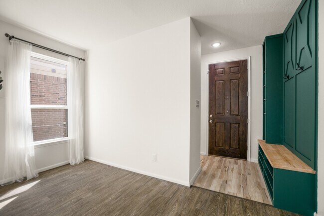 Foto del edificio - 4118 Lake Cypress Cir