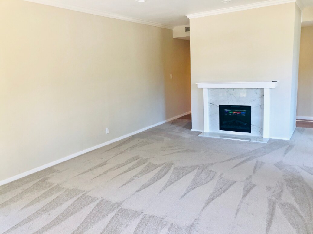 Primary Photo - 2101 Carlmont Dr