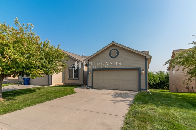 Building Photo - Ranch Townhome in Shadow View