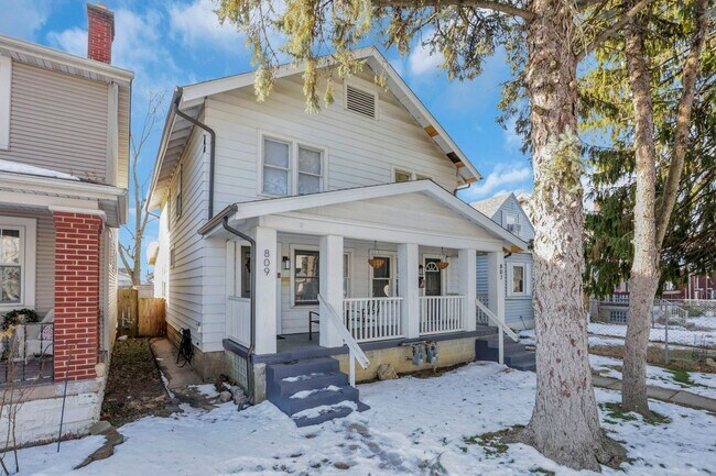 Foto del edificio - 807-809 E Deshler Ave
