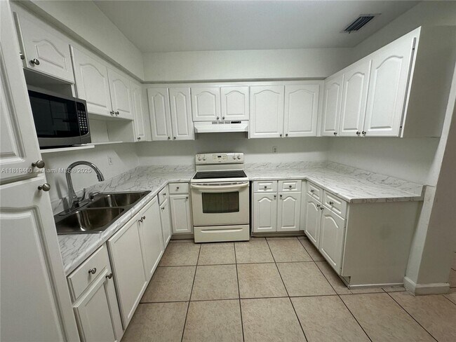 Foto del edificio - 3296 NW 13th Ter