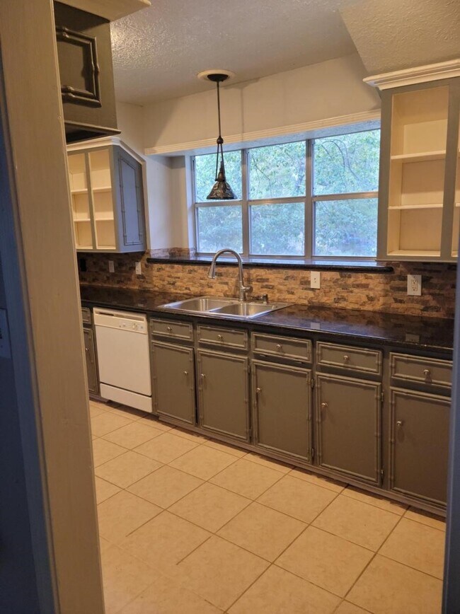Building Photo - 710 Snead Ct