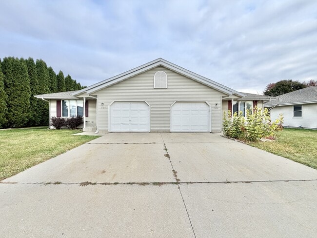 Building Photo - 1124-1126 Brown Dr