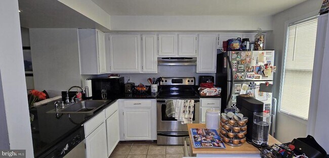 Building Photo - 3591 Laurel View Ct