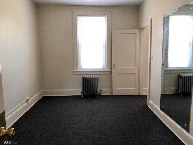 Foto del edificio - 460 Bloomfield Ave