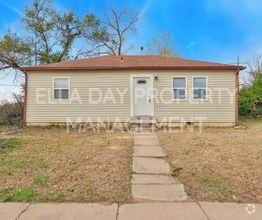 Building Photo - 2505 N Chautauqua Ave