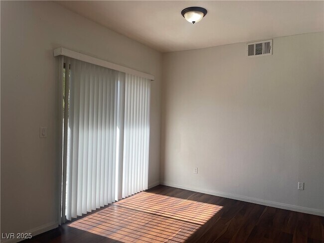 Foto del edificio - 8000 W Badura Ave