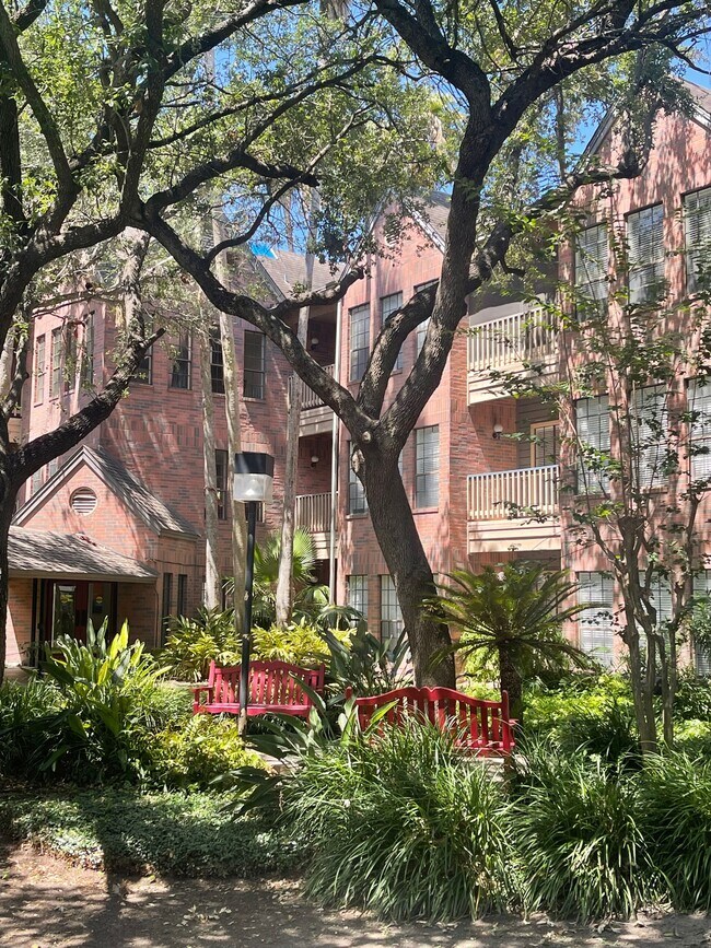 Encino Luxury Apartments in McAllen, TX