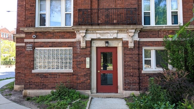 Building Photo - 7735 N Sheridan Rd