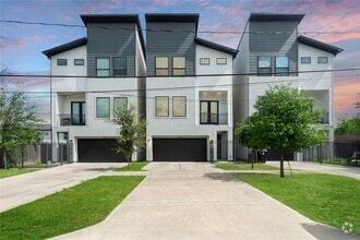 Building Photo - 3013 Nagle St