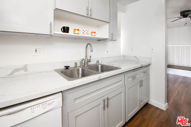 Foto del edificio - 11201 Summertime Ln