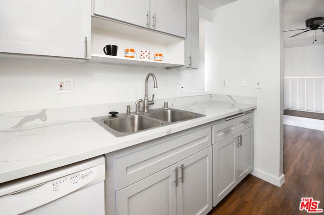 Building Photo - 11201 Summertime Ln