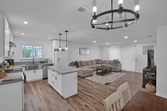 Building Photo - 5077 Gold Dr