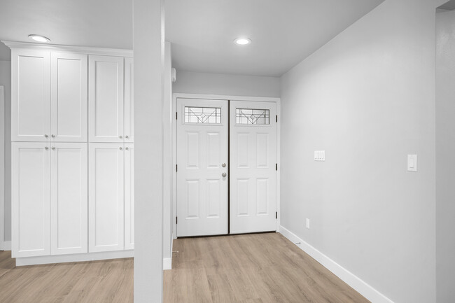 Foto del edificio - 16132 Chatsworth St
