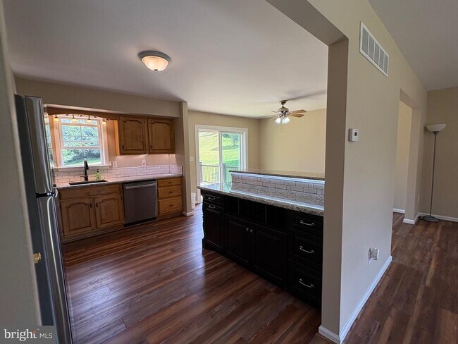 Foto del edificio - 737 Denton Hollow Rd