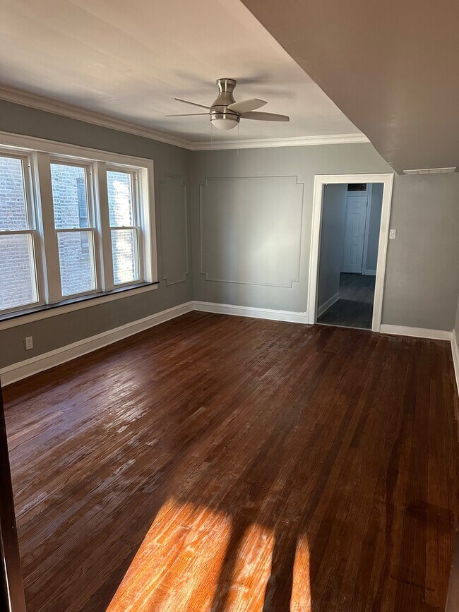 Foto del edificio - 7947 S Champlain Ave