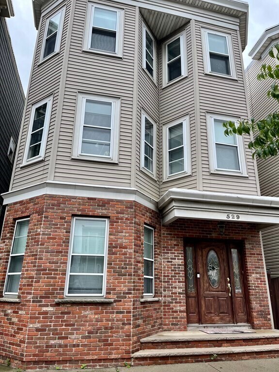 Foto principal - 529 Bennington St