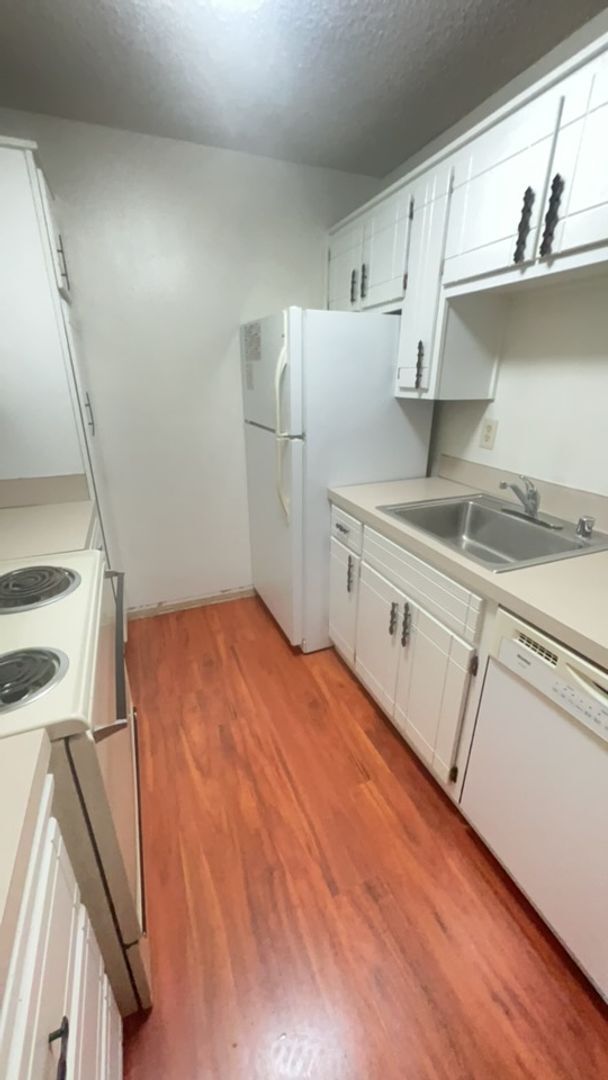 Foto del edificio - 1 Bd 1 Ba - Downtown Port Angeles Ground Floor Unit!!!