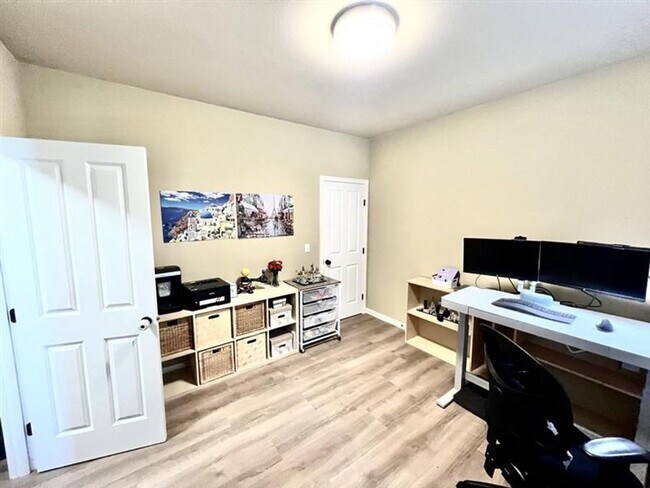 Building Photo - Spacious 5bed/2.5bath W/Bonus Room