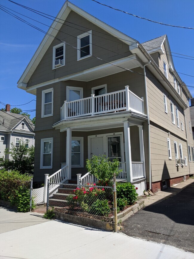 317 Beacon Street Somerville Apt #3 property - 317 Beacon St