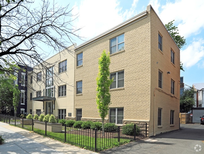 Building Photo - 626 E St SE