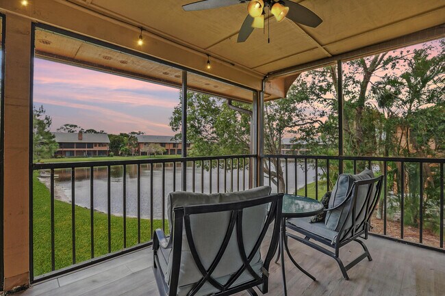 Foto del edificio - 122 SE Crestwood Cir