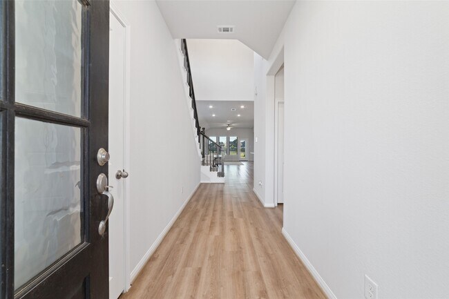 Building Photo - 720 Lake Lacosta Dr