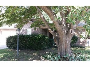 Building Photo - 6025 Lindy Ln