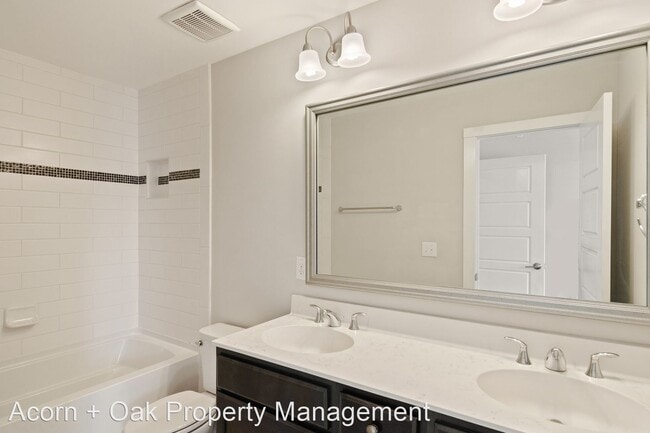Building Photo - 3 br, 3.5 bath House - 2801 Wilshire Hill ...