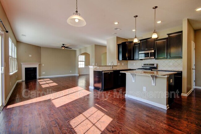 Foto del edificio - 16125 Hammersmith Farm Dr