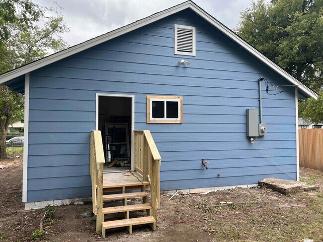 Building Photo - 545 E Zion St