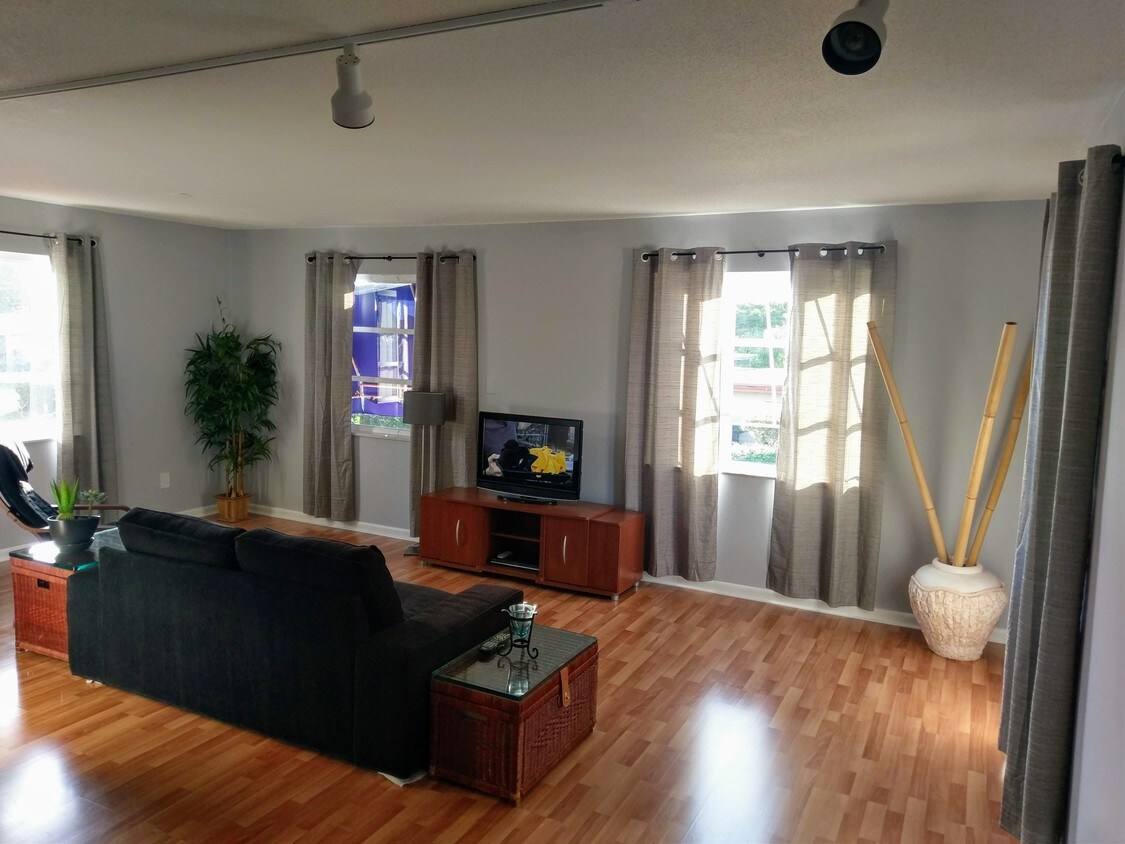 Foto principal - 511 NW 25th St