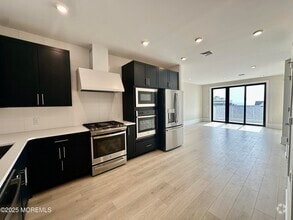 Building Photo - 218 3rd Ave