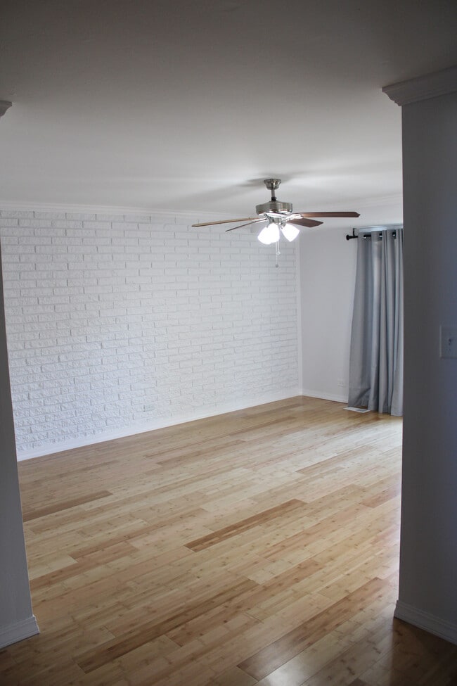 Family Room - 1704 N Drury Ln